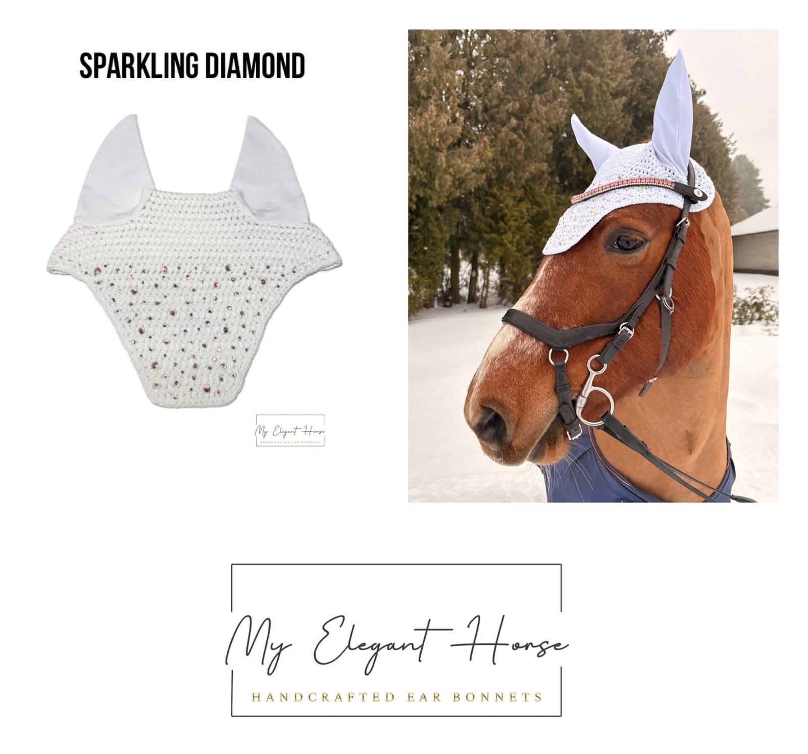 VALKOINEN NELIÖREUNAINEN KORVAHUPPU