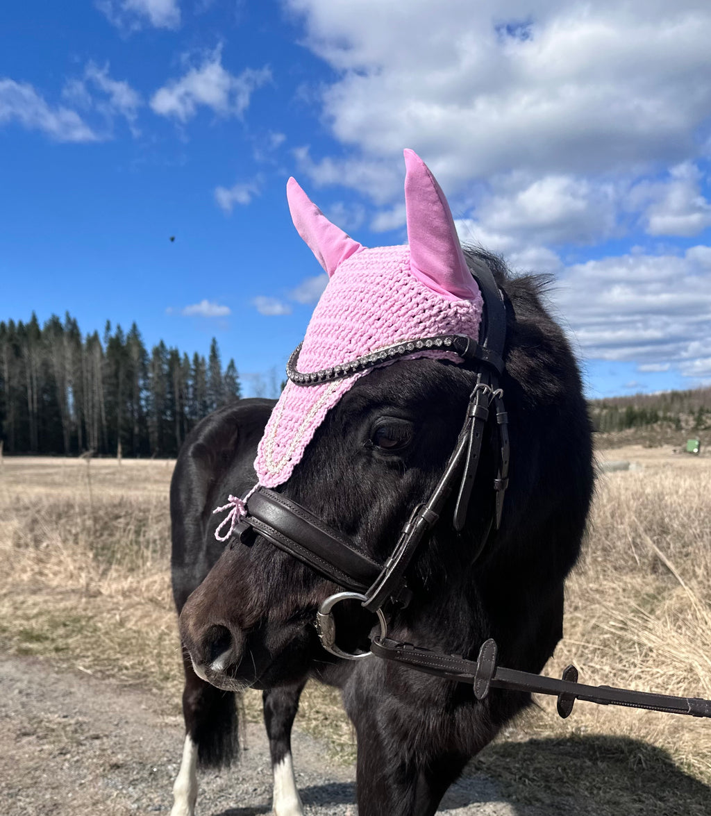 KIRKAS VAALEANPUNAINEN PITKÄ KORVAHUPPU