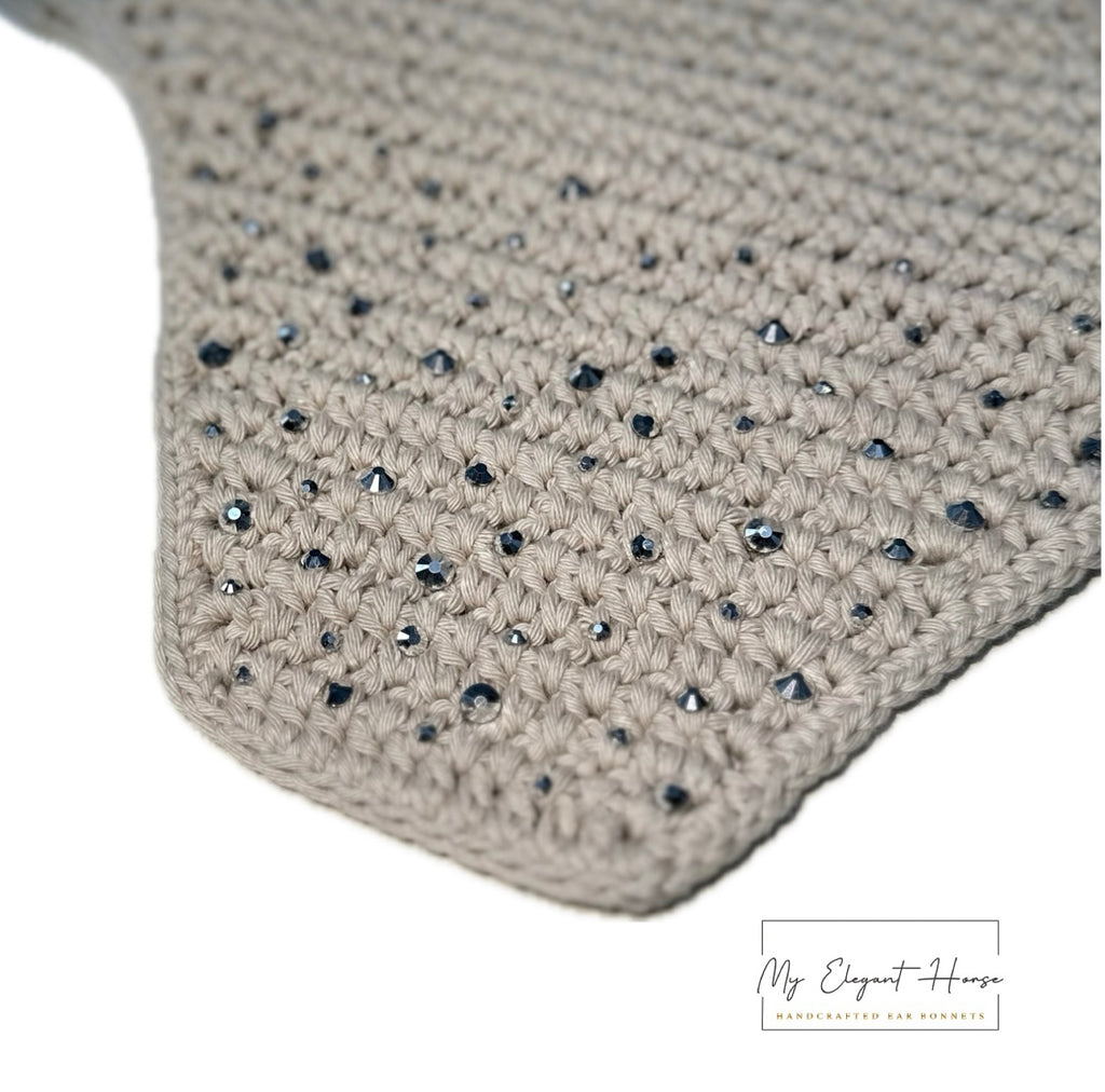 BEIGE NELIÖREUNAINEN KORVAHUPPU